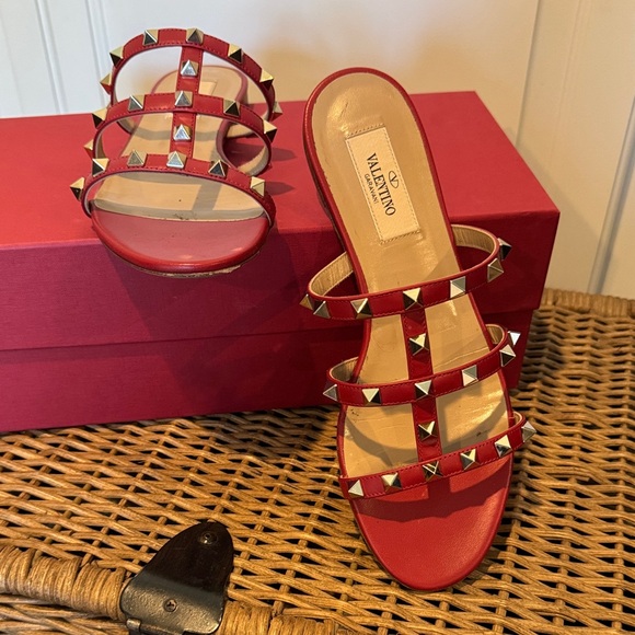 Valentino Shoes - EUC Valentino Rockstud Sandals